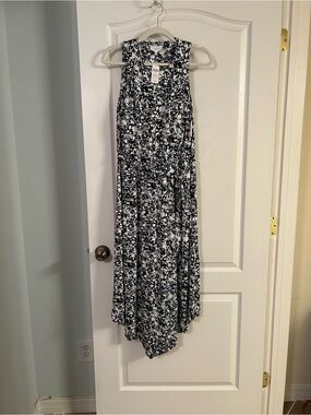 NWT soma Sleeveless Floral dress with pockets size medium